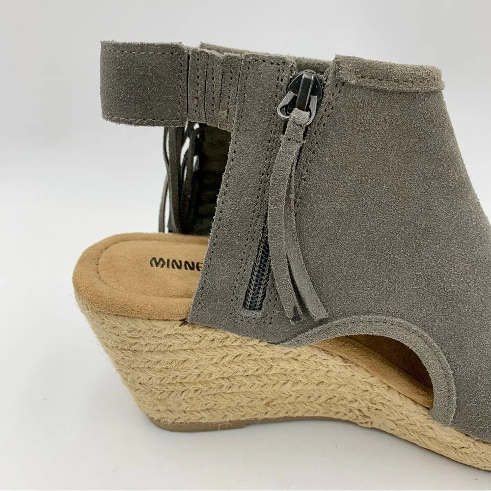 Minnetonka Blaire Wedge‎ Sandals Women Sz 10 Gray Suede Fringe Zip Festival Boho